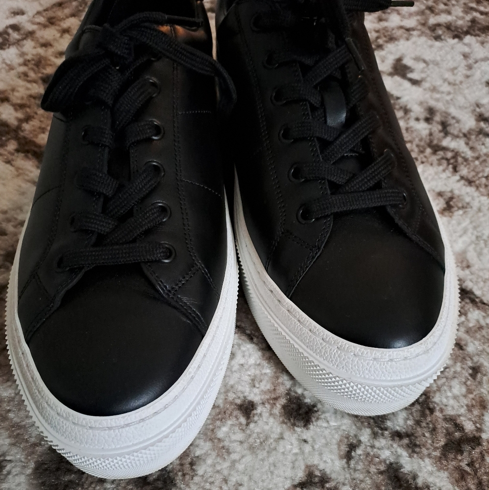 Givenchy city sport low black and white